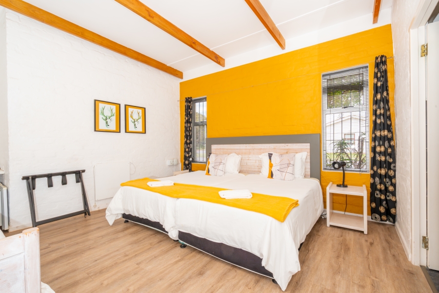 6 Bedroom Property for Sale in Middedorp Western Cape